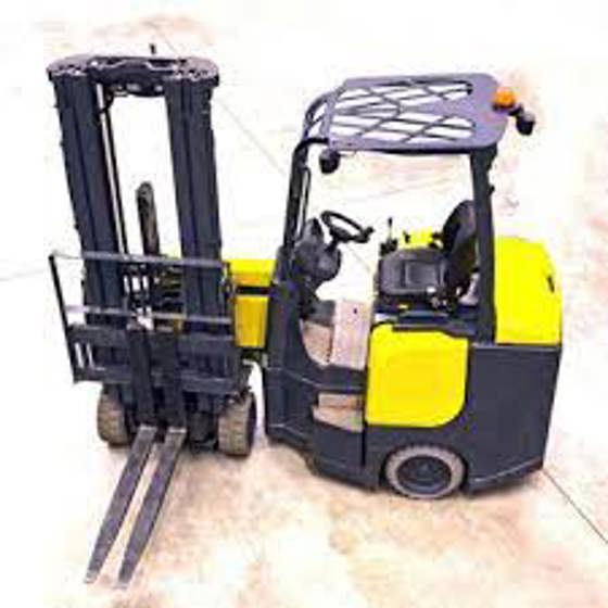 Pivot Steer Lift Truck Image